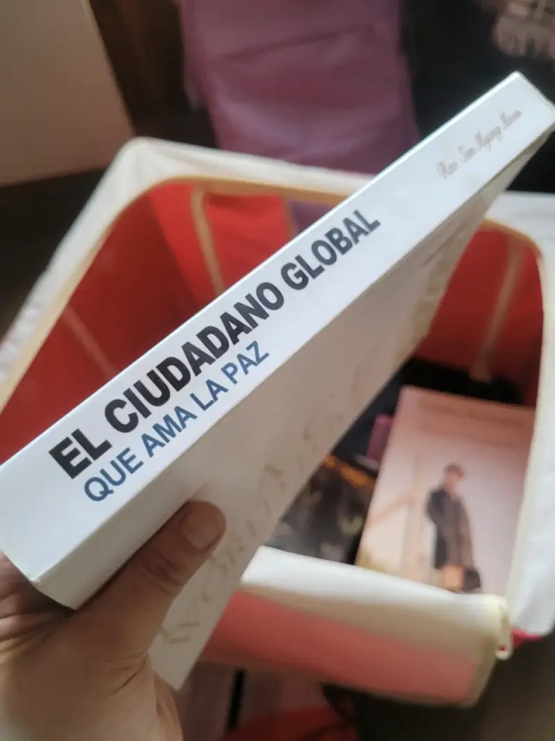 Libro 'El Ciudadano Global Que Ama La Paz' de Sun Myung Moon - 3