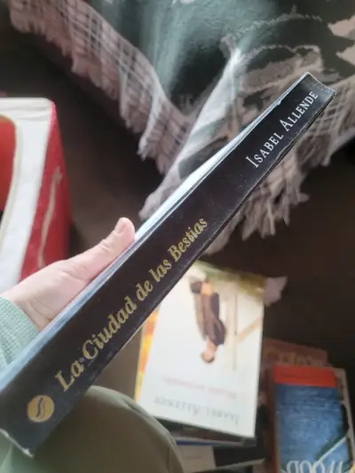 Libro 'La Ciudad de las Bestias' de Isabel Allende - miniatura 5