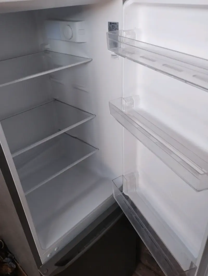 Refrigerador Mademsa A+ con Congelador Inferior - 4