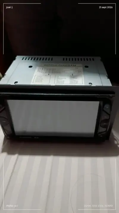 Radio para auto con pantalla táctil y USB - miniatura 1