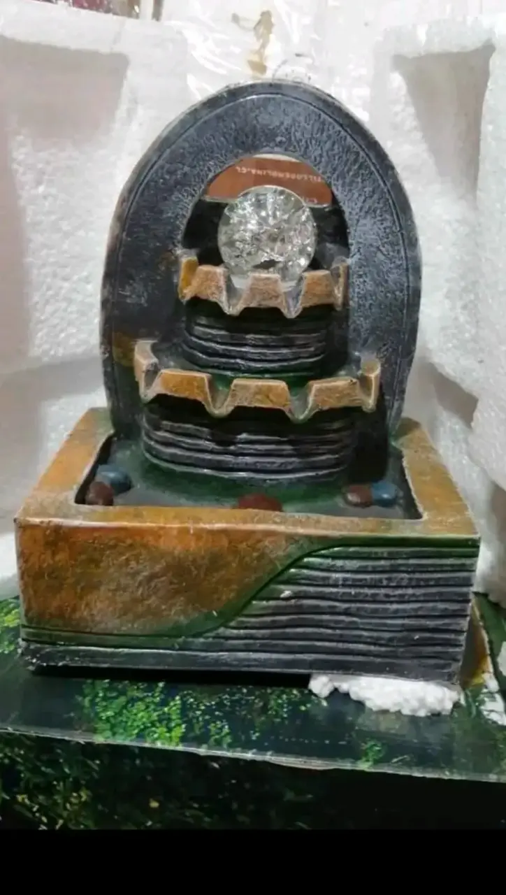 Fuente de agua decorativa con luz LED