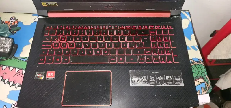 Laptop Acer con Teclado Retroiluminado y AMD Ryzen - 2