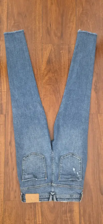 Jeans ajustados de mezclilla azul para mujer - miniatura 1