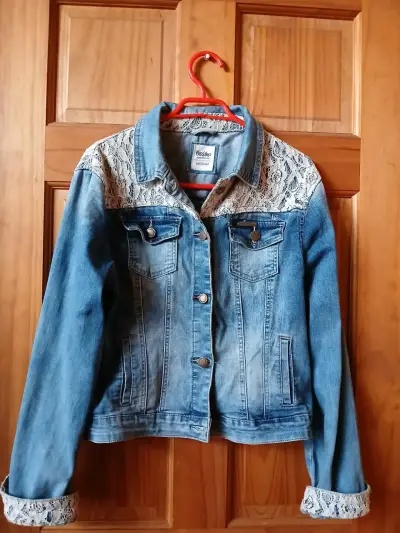 Chaqueta de Mezclilla con Encaje para Mujer - miniatura 1