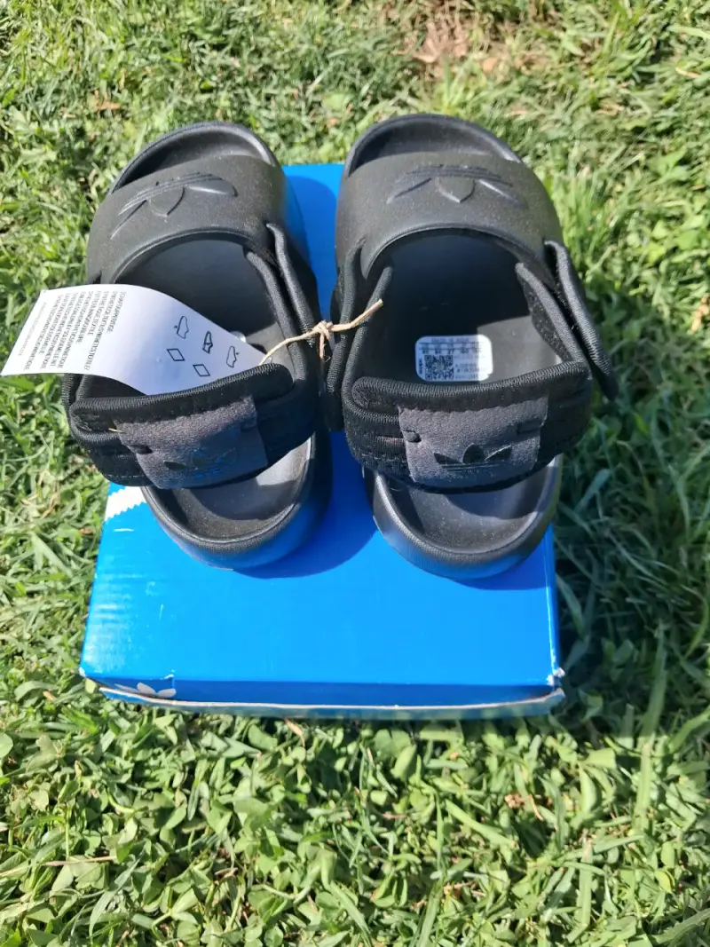 Sandalias negras para niños Adidas con logo - 3