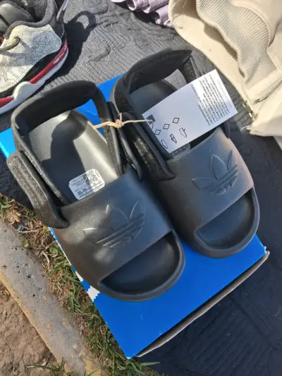 Sandalias negras para niños Adidas con logo - miniatura 5
