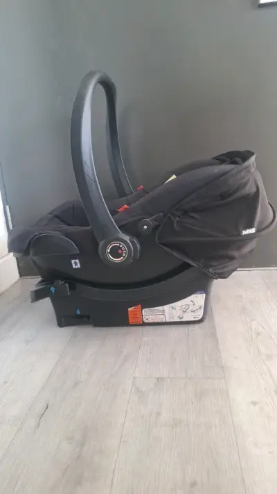 Silla de Auto Bebesit Negra con Base - miniatura 1
