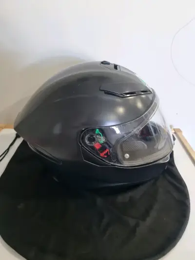 Casco de moto AGV negro con visera - miniatura 3