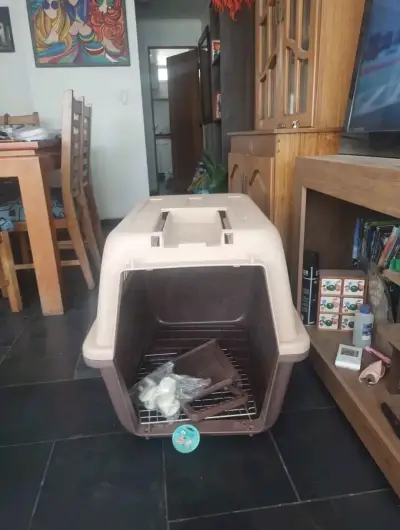 Transportadora de mascotas grande beige y marrón - miniatura 1