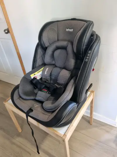 Silla de Auto Infanti Gris con Protección - miniatura 1