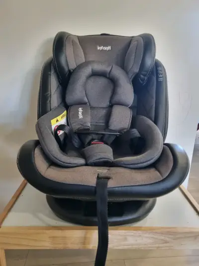 Silla de Auto Infanti Gris con Protección - miniatura 3