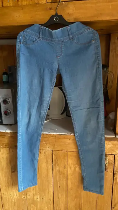Jeans de mezclilla azul para mujer - miniatura 1