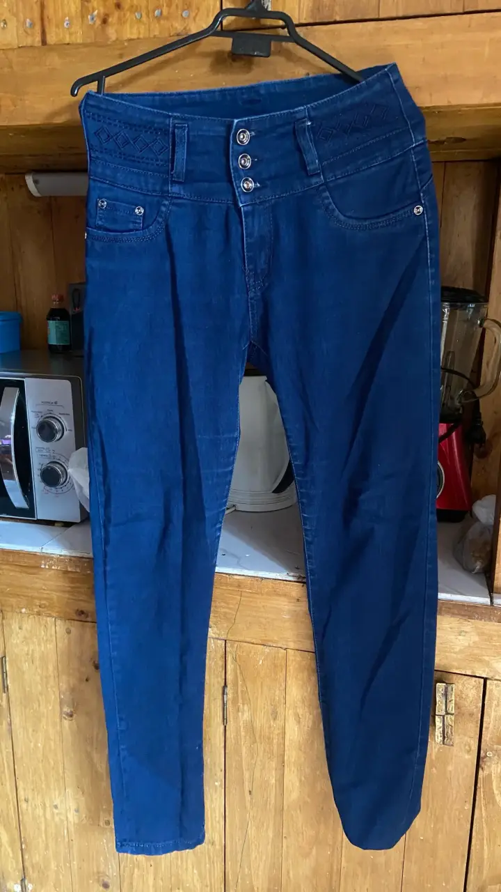 Jeans de mezclilla azul para mujer - 4