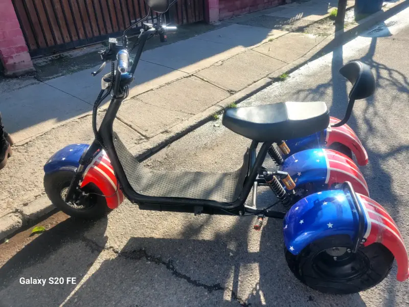 Scooter eléctrico de tres ruedas estilo patriótico - 2
