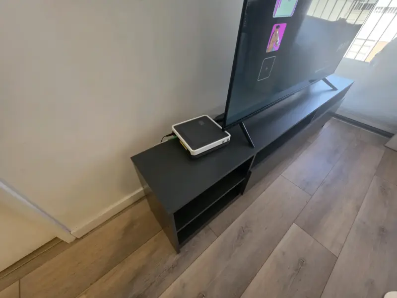 Mueble de TV moderno negro con almacenamiento - 2