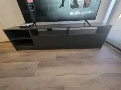Mueble de TV moderno negro con almacenamiento - miniatura 4