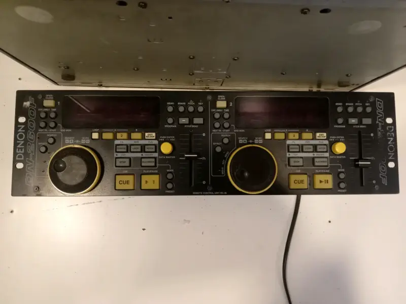 Reproductor de CD Denon DN-2600F para DJ - 2