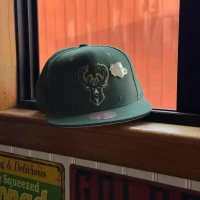 Gorra verde Milwaukee Bucks Mitchell & Ness - miniatura 1