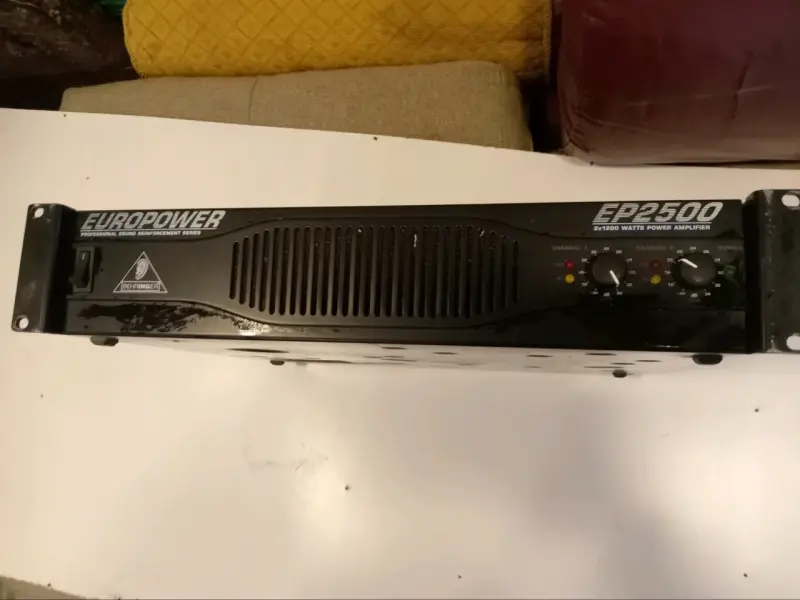 Amplificador de Potencia Behringer EP2500 2x1200W - 2