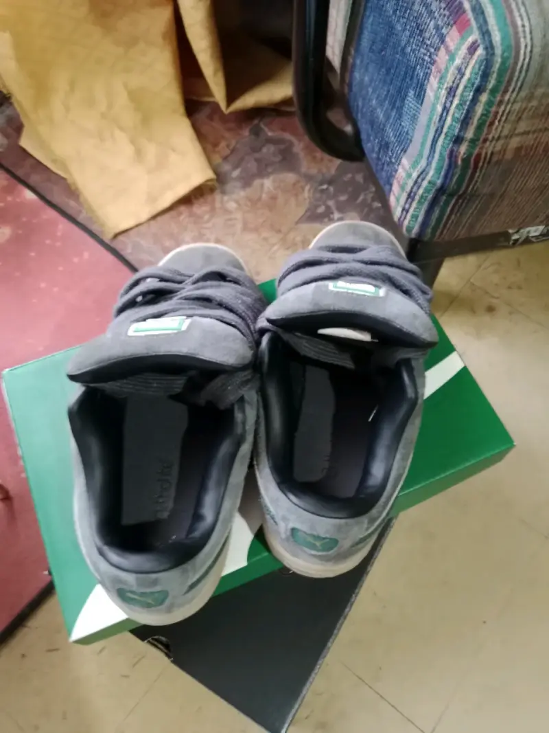 Zapatillas deportivas grises Puma en buen estado - 2