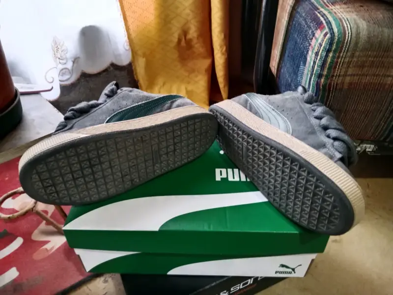 Zapatillas deportivas grises Puma en buen estado - 4