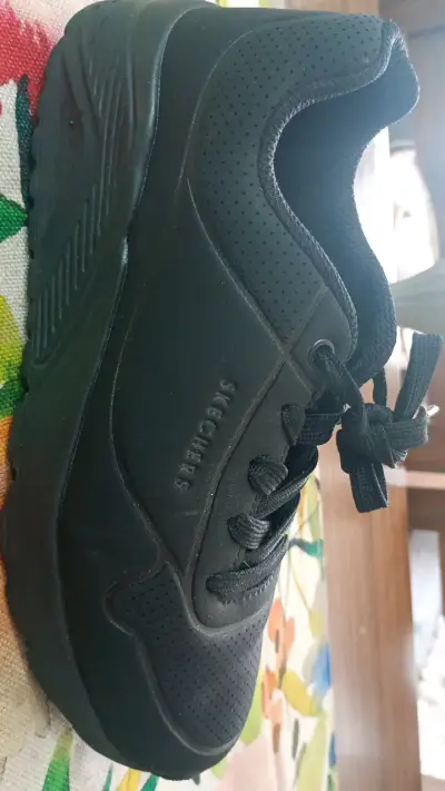 Zapatillas negras Skechers con Memory Foam - miniatura 1