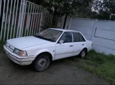 Auto Ford Laser GL Blanco en Buen Estado - miniatura 1