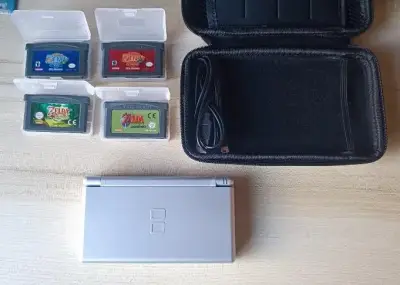 Nintendo DS Lite + juegos de Zelda + estuche - miniatura 1