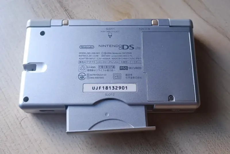 Nintendo DS Lite + juegos de Zelda + estuche - 4