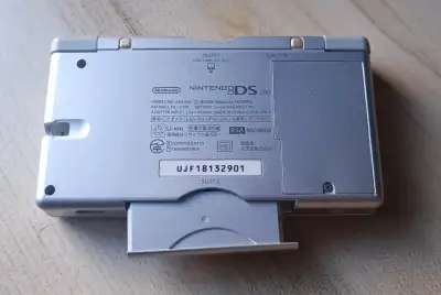 Nintendo DS Lite + juegos de Zelda + estuche - miniatura 4