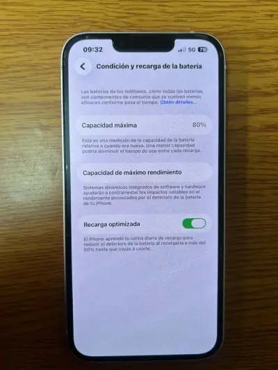 iPhone con batería al 80% en buen estado - miniatura 1