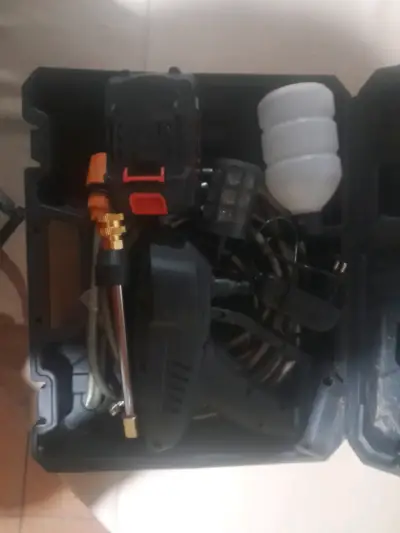 Hidrolavadora portátil con estuche resistente - miniatura 2