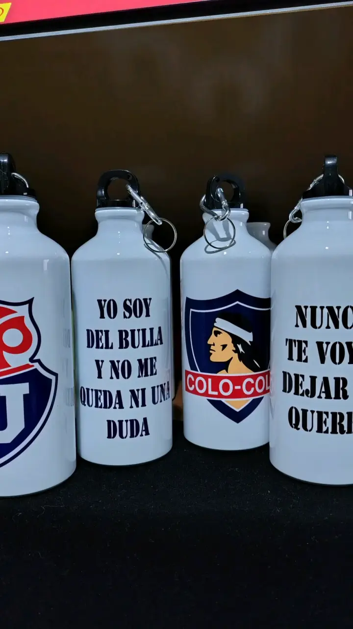 Botellas deportivas personalizadas con diseños de equipos y personajes - 1