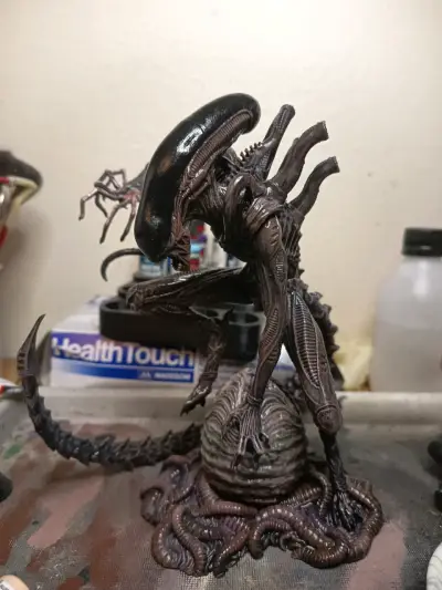 Figura de colección Alien Xenomorfo detallada - miniatura 1