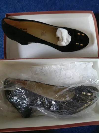 Zapatos de tacón medio con diseño floral - miniatura 3
