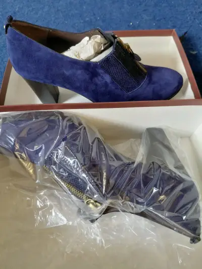 Zapatos de tacón medio con diseño floral - miniatura 4