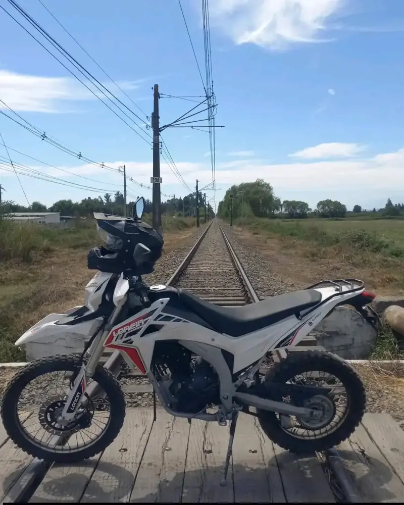 Moto Loncin modelo LX250 - año 2023