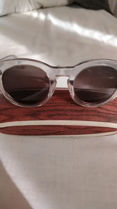 Gafas de Sol Transparentes con Lentes Oscuros - miniatura 1