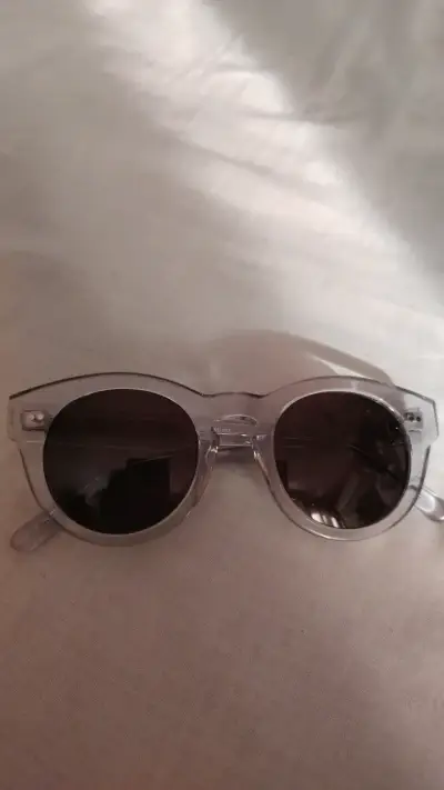 Gafas de Sol Transparentes con Lentes Oscuros - miniatura 2