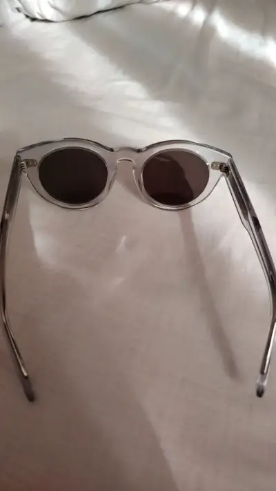Gafas de Sol Transparentes con Lentes Oscuros - miniatura 3