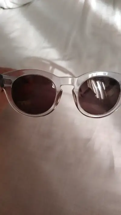 Gafas de Sol Transparentes con Lentes Oscuros - miniatura 4