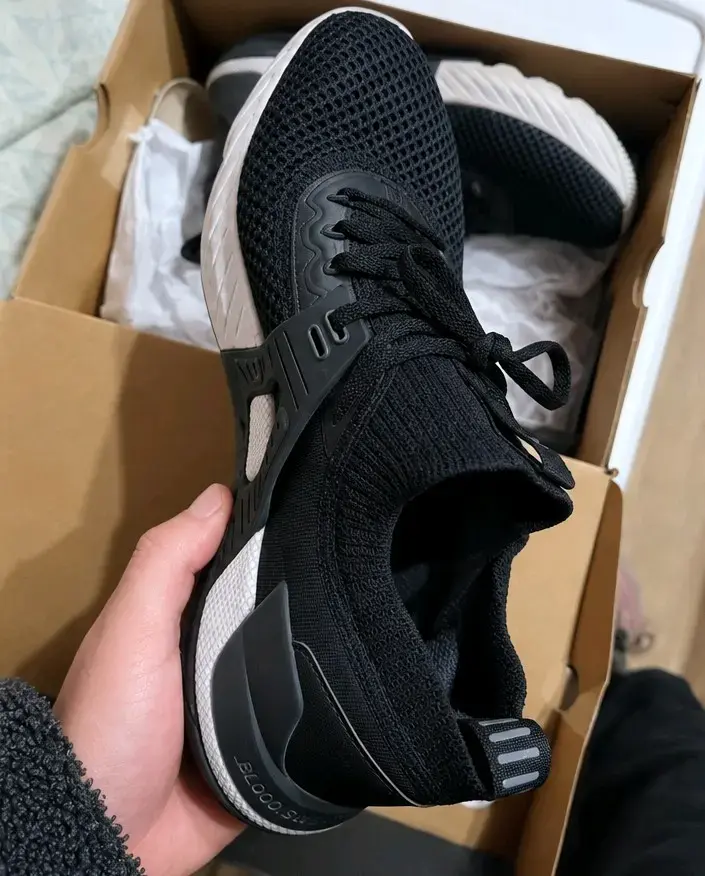 Zapatillas deportivas Under Armour negras y blancas - 2