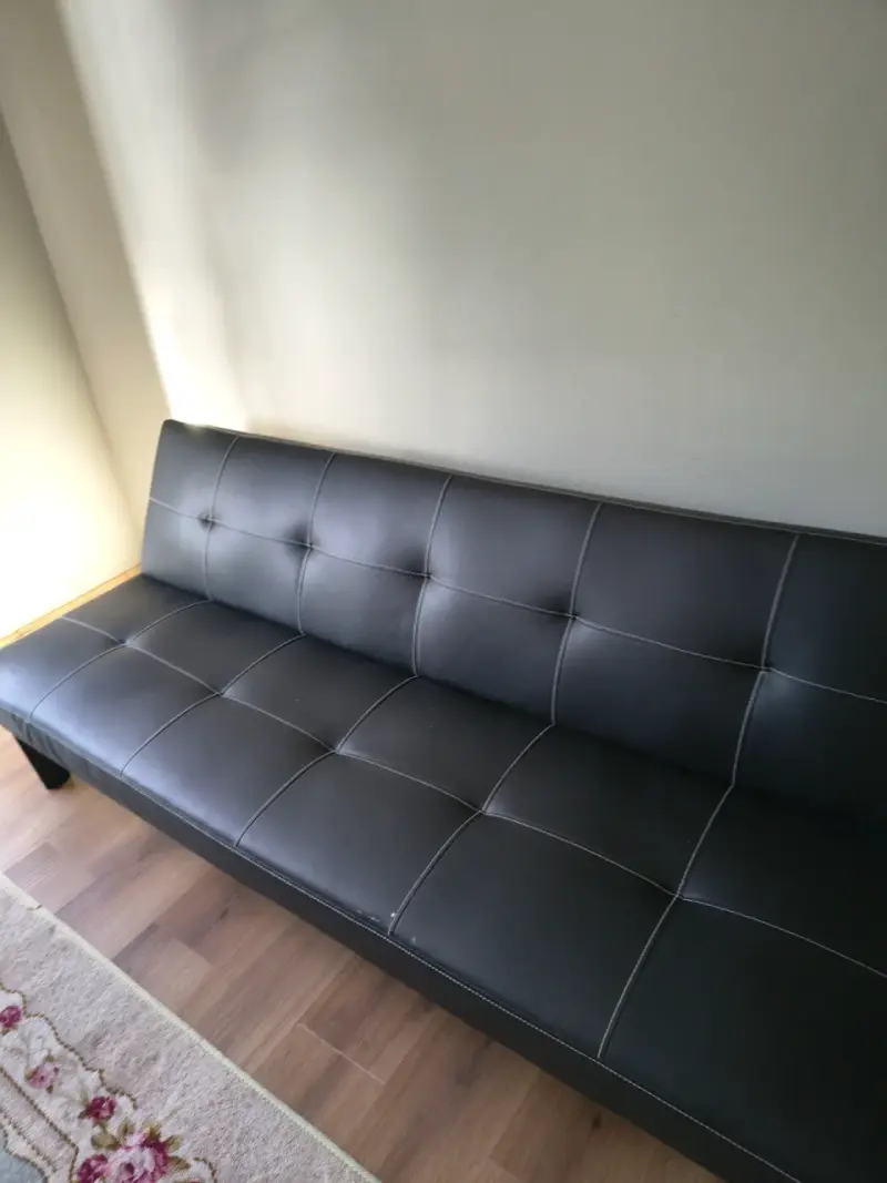 Sofá cama de cuero sintético negro