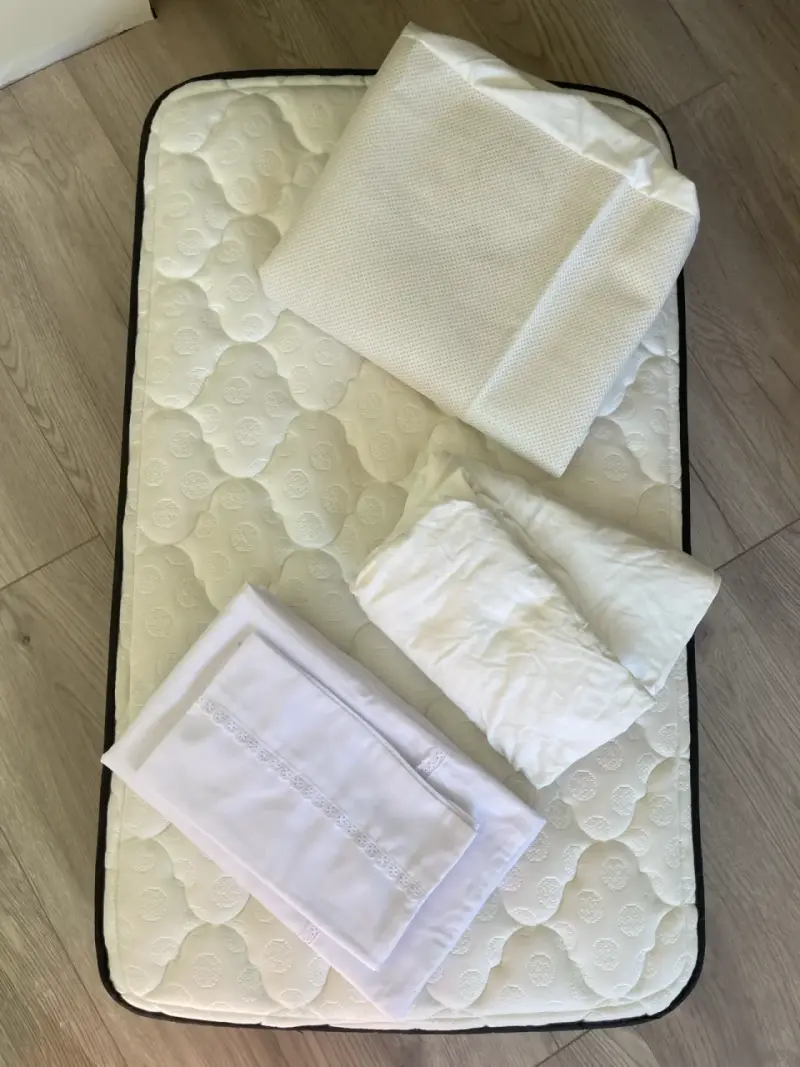 Colchón para cuna de bebé con funda y protector - 1