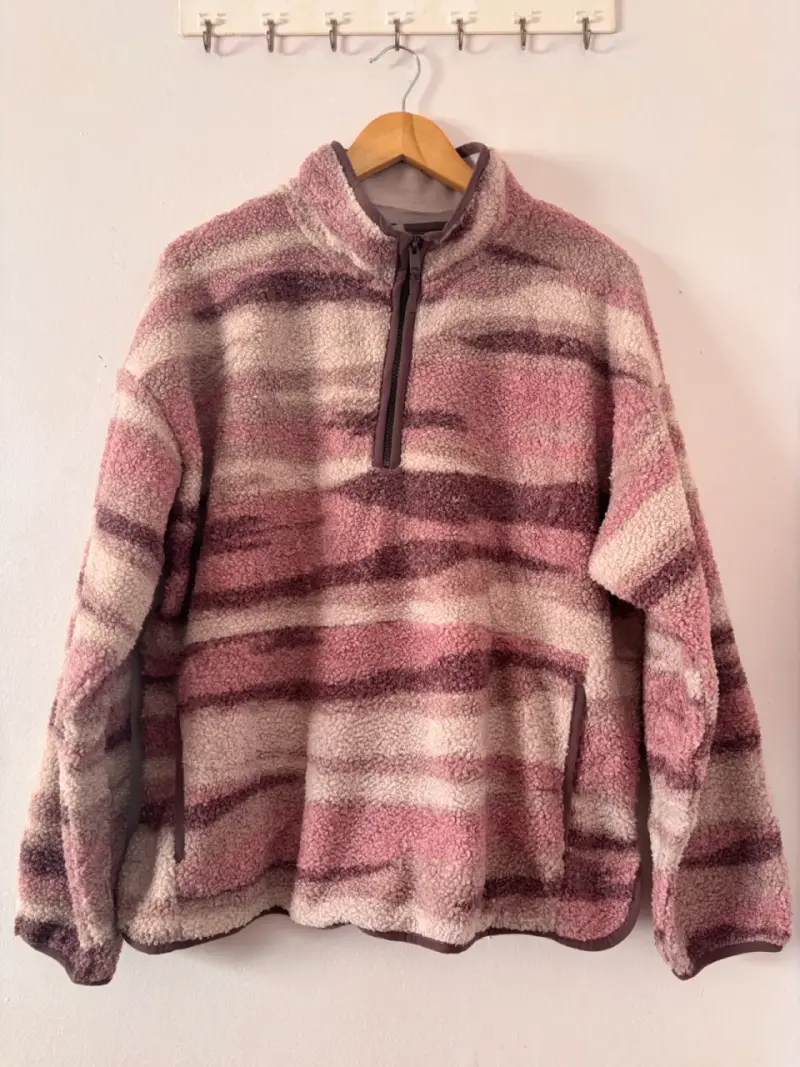 Polar con diseño a rayas rosadas L