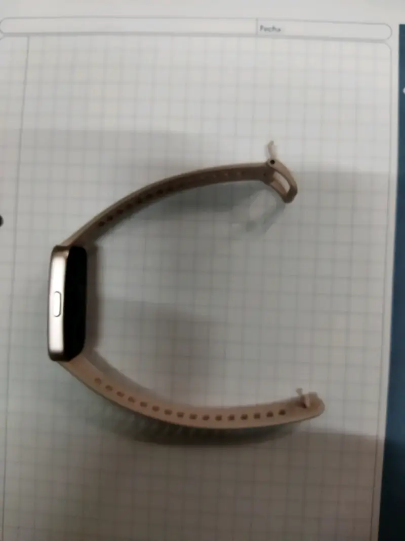 Smartwatch con pantalla táctil y correa beige - 3