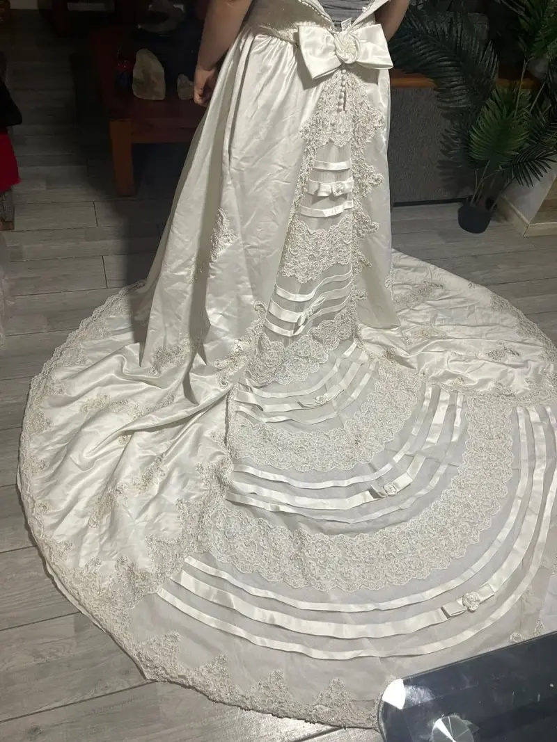 Vestido de Novia Blanco con Encaje Elegante - 2