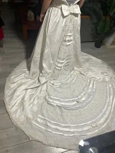 Vestido de Novia Blanco con Encaje Elegante - miniatura 2
