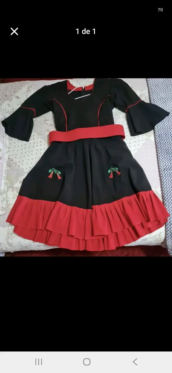 Vestido típico chileno negro y rojo