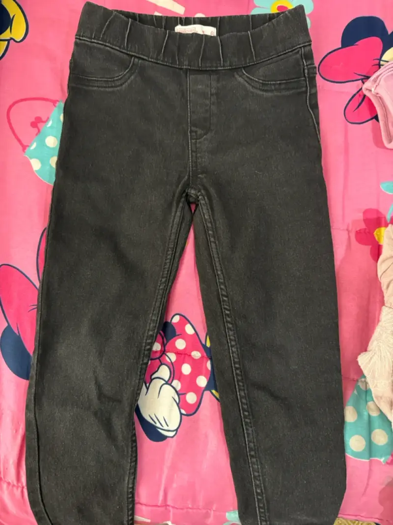 Pantalones de mezclilla para niña color negro